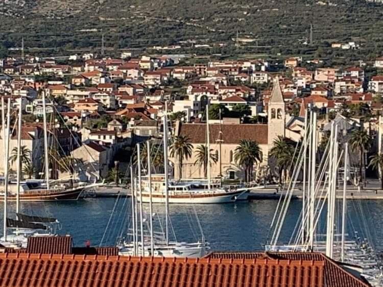 Fresh Apartments Dar Orlic Trogir Bagian luar foto