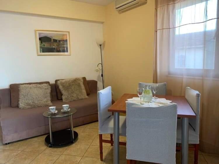 Fresh Apartments Dar Orlic Trogir Bagian luar foto